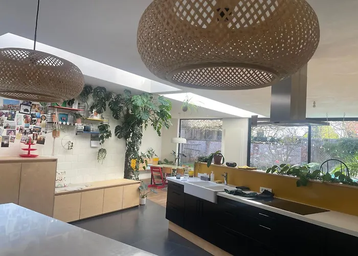 Spacious House With Big Garden Close To The City